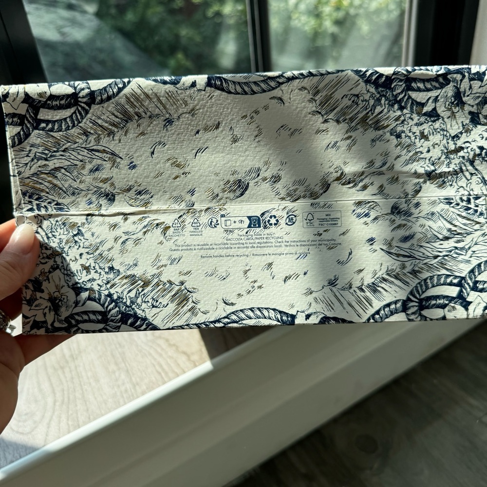 Dior Designer Shopping Bag Limited Edition - Picture 6 of 10